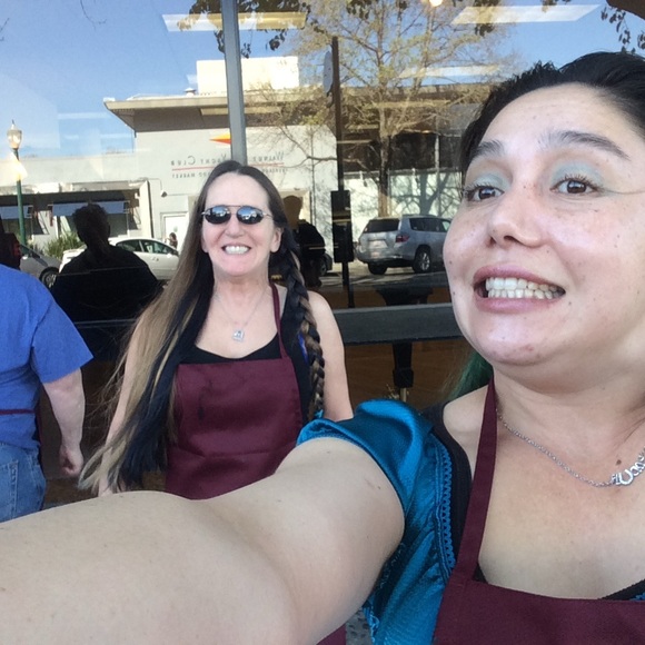 Meet your Posher, Pam - Picture 1 of 3